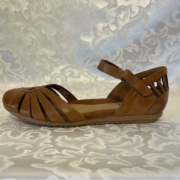 NWOT Cobb Hill By New Balance Brown Leather Flats With Decorative Cutouts, 9N - Picture 4 of 12